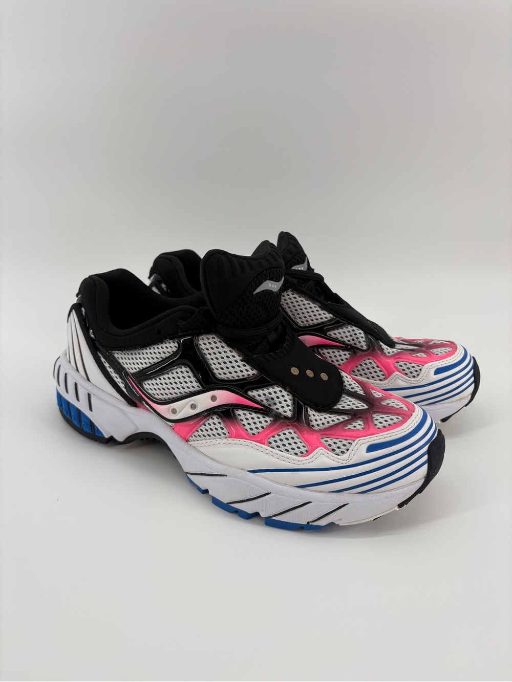 Saucony Women’s Running Shoes Size 7.5 White Pink Blue Athletic Sneakers EU 40.5